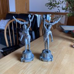 Pair of metal statues - vintage