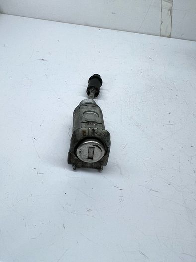 Audi A6 C7 front Right door lock Driver Side N0504363 4G18837167 A2l6b2s