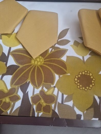 Retro tablecover