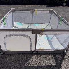 Playpen with mat 150x180
