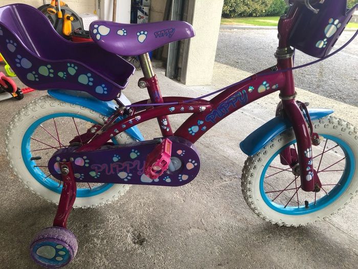 Still available kids bike suit ages 3-6/7 15inch wheels