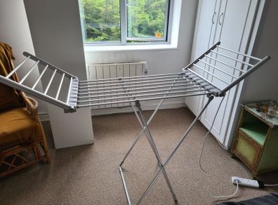 Clothes horse heated