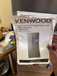 Fridge freezer with water dispenser