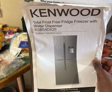 Fridge freezer with water dispenser