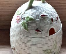Belleek Honey Pot with lid