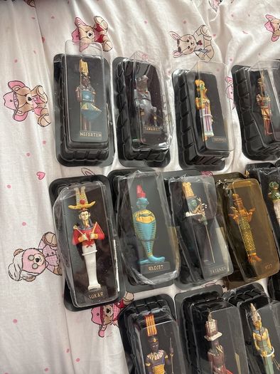 figurines