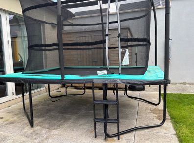 Jump power 12ft x 8ft in great condition.