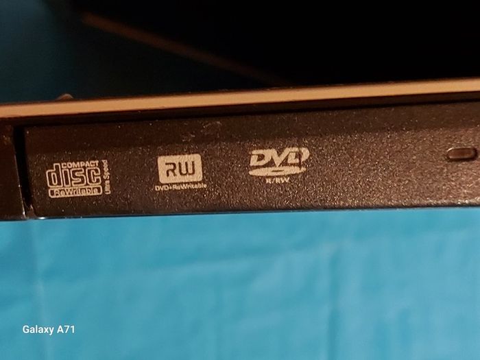 Dell Inspiron 1525, Model PP26L, Windows 7 Professional, 3GB Ram, 250GB HDD, Intel Pentium Dual CPU T2330 1.6GHz, Firefox, Opera, Chrome, and VLC