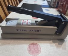Professional pill crusher with pouches, Silent Knight