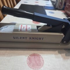 Professional pill crusher with pouches, Silent Knight
