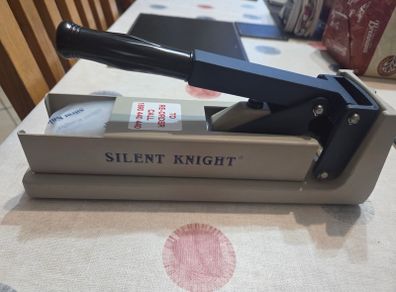 Professional pill crusher with pouches, Silent Knight