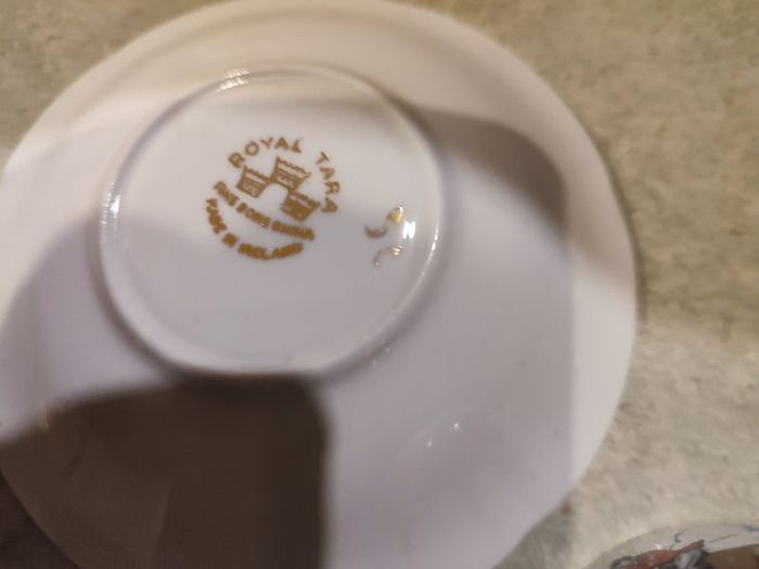 Tow royal Tara small dishes and Cavan small bowl of haunting .