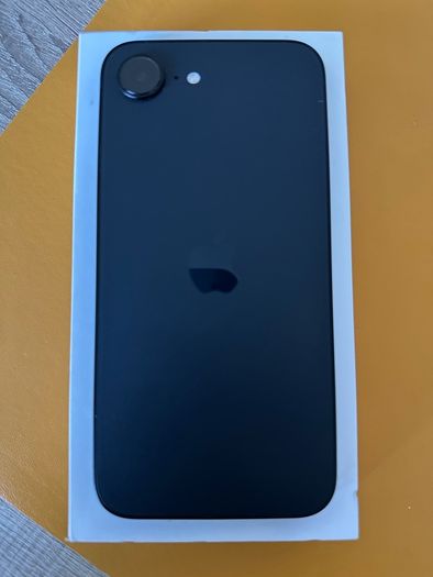 iPhone 16e 128GB - 100% Battery - Box and Cable - Excellent Condition