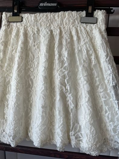 skirt size small Charlotte Russe cream lace skirt size 10
