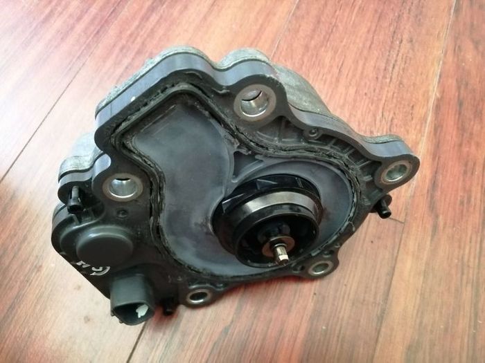 Toyota Prius electric water pump