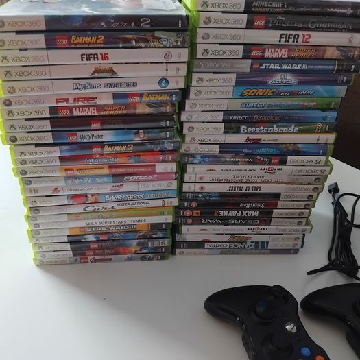 Xbox 360 + 47 games + 2 controllers + kinekt