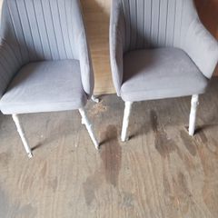 2 brand new chairs