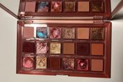 Huda Beauty Naughty eyeshadow palette