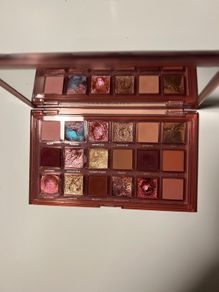 Huda Beauty Naughty eyeshadow palette