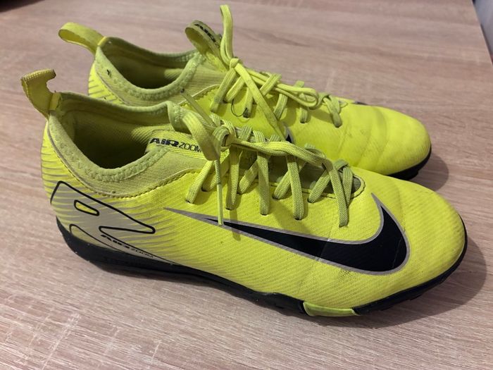 Nike Air Zoom Football boots/Astro trainers UK4