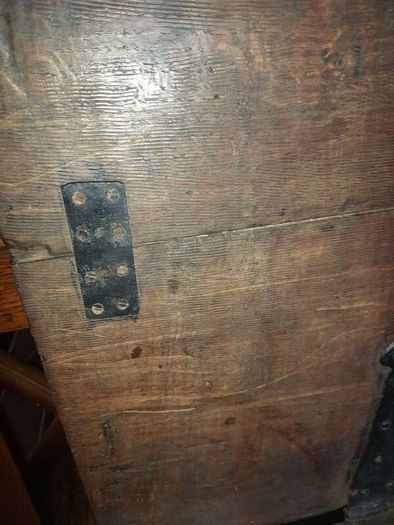 Antique Coffer / Mule Cest