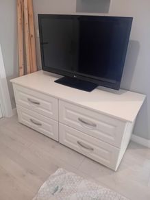 chest of drawers & tv