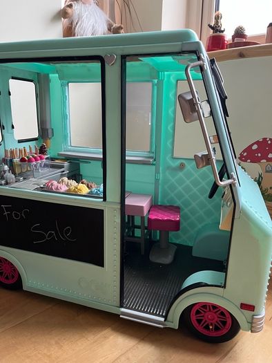 our generation ice cream truck / dolls / dog and accessories