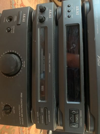 Akai Turntable Sound System