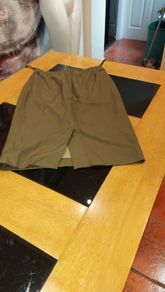 Elastic  waist. Skirt