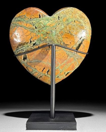 Exquisite Polished Green Smithsonite Heart on Custom Display Stand (21.3 x 15 x 8cm) - Natural Stone