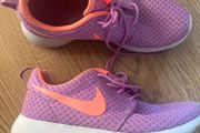 Size 5 Niki Trainers/ Runners