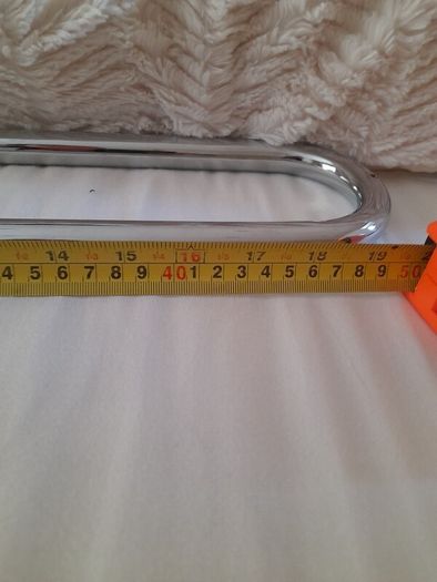 Wall mounted towel rack