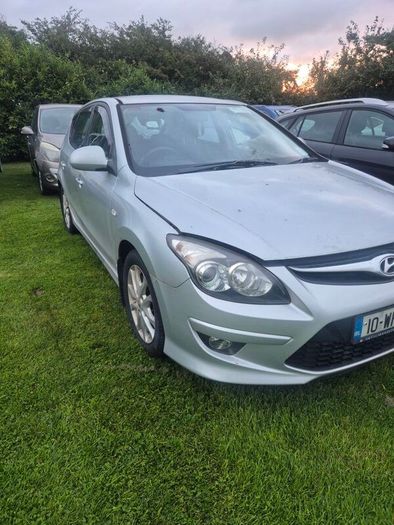 10 hyundai i30 1.6crdi breaking