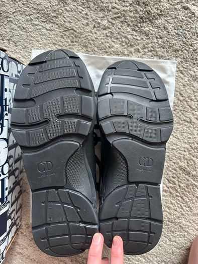 Dior B22