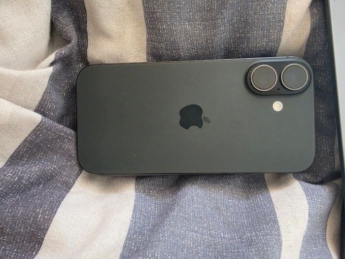 iPhone 17 256GB | Excellent Condition | 94% Battery Health