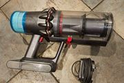 Dyson V15 SV22 main unit and charger