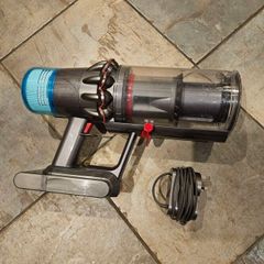 Dyson V15 SV22 main unit and charger