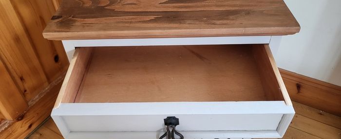 2 Bedside lockers