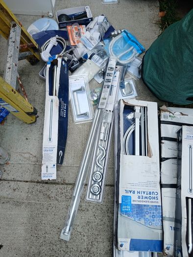 Lots of Bathroom equipment