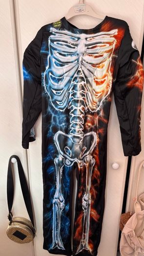 halloween Costumes size 31-32 in 12-13 years boy