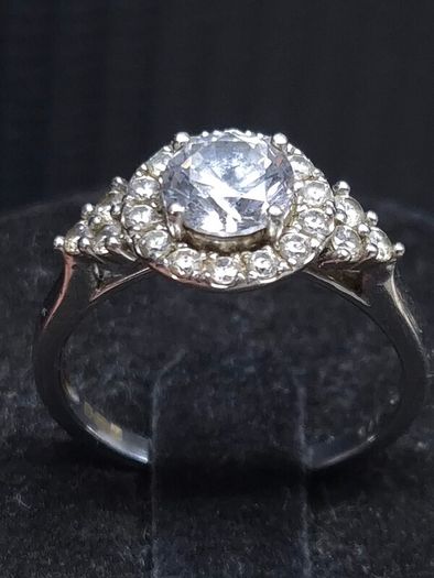 Vintage 9ct White Gold Cluster Ring  Size 51.5
