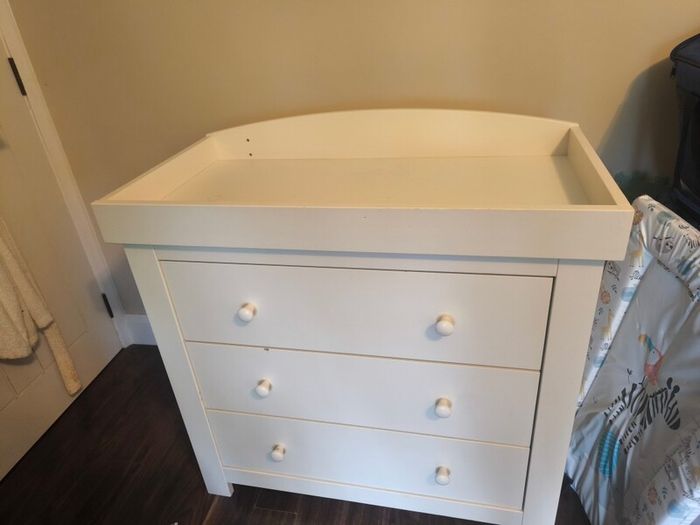 Cot toddler bed with matching Drawers from mamas & papas