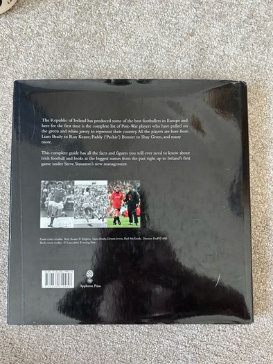 Ireland's Greatest: 300 Top Football Heroes Book