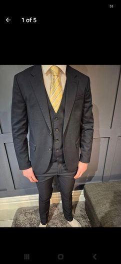 River Island Mens navy suit. Ideal for a Wedding or a Debs!