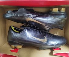 Football Boots Nike Mercurial Vapor III Black/Gold (2006) Size 11UK FG
