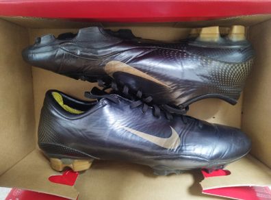 Football Boots Nike Mercurial Vapor III Black/Gold (2006) Size 11UK FG