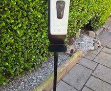 Hand sanitiser dispenser