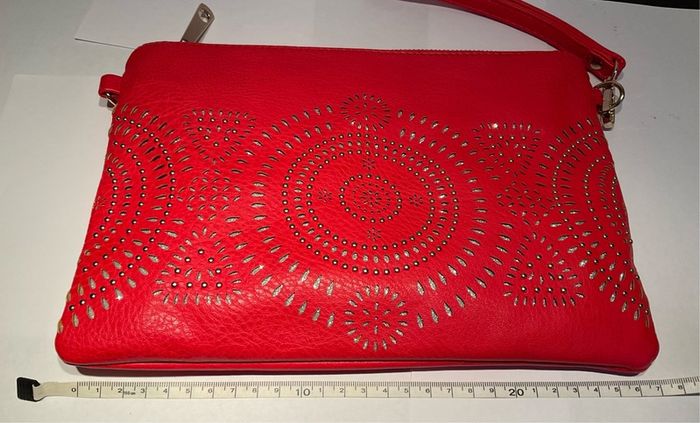 R Stunning Vibrant Red 3-in-1 Clutch Wristlet & Crossbody Bag