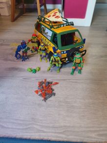 TMNT Mutant Mayhem - Van and figures