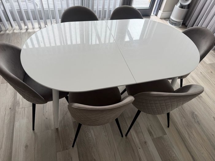 Dinning table with chairs extendable